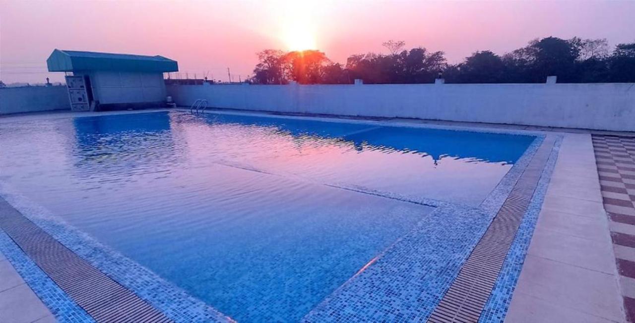 Gautam Buddha Airport Hotel Siddharthanagar Ngoại thất bức ảnh