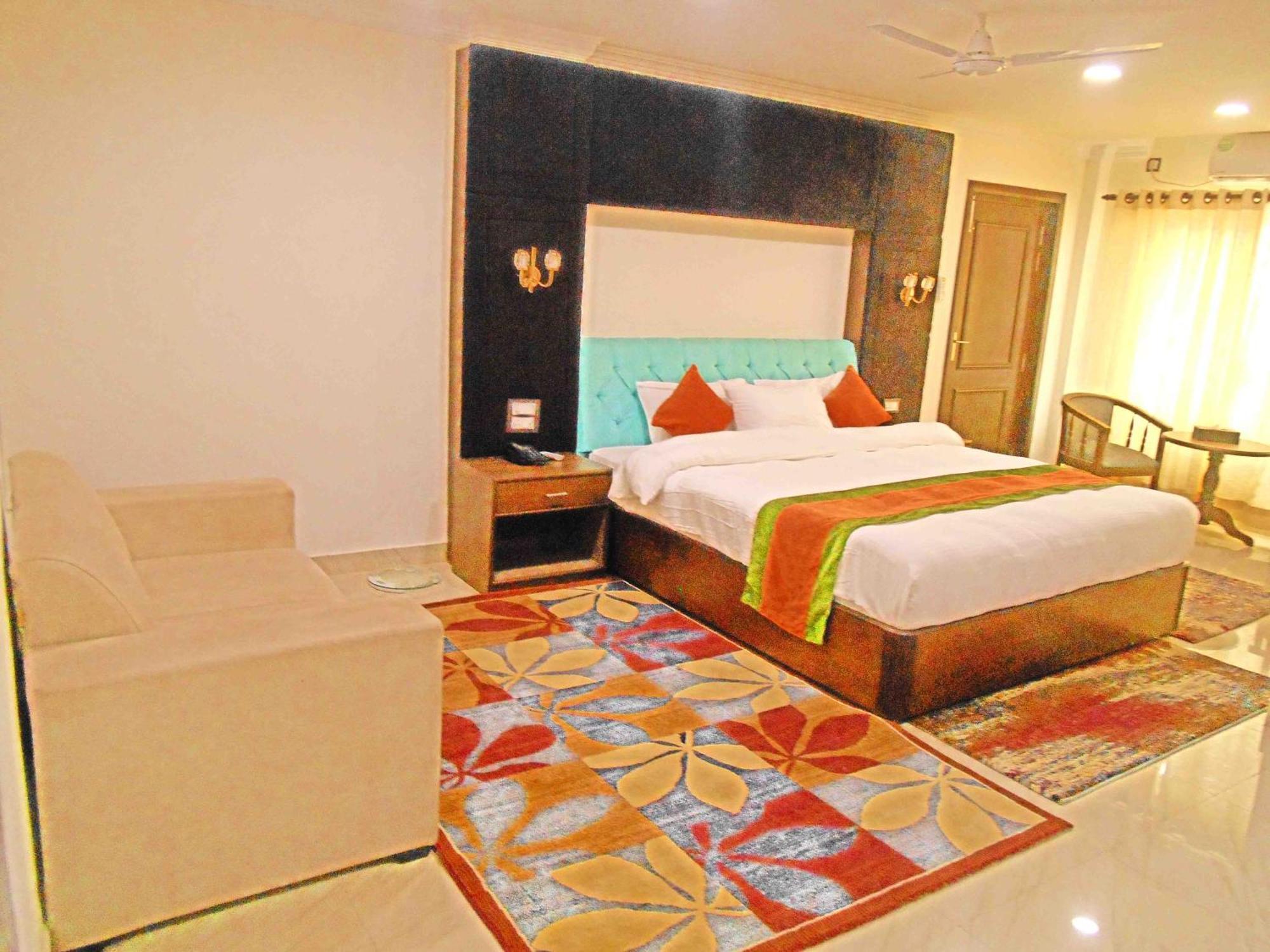 Gautam Buddha Airport Hotel Siddharthanagar Ngoại thất bức ảnh